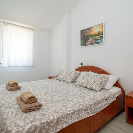 Apartments With A Parking Space Mandre, Pag - 16836 Exteriör bild