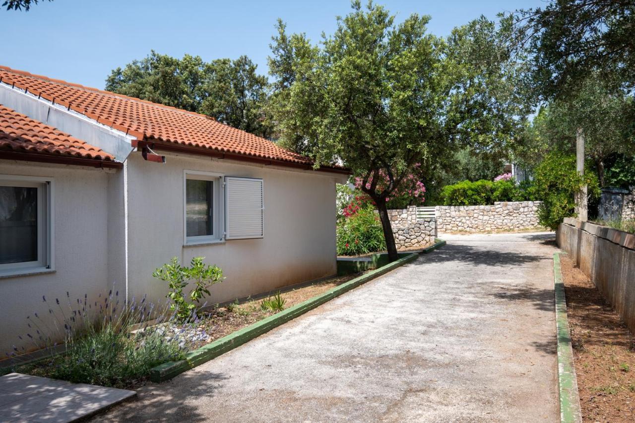 Apartments With A Parking Space Mandre, Pag - 16836 Exteriör bild